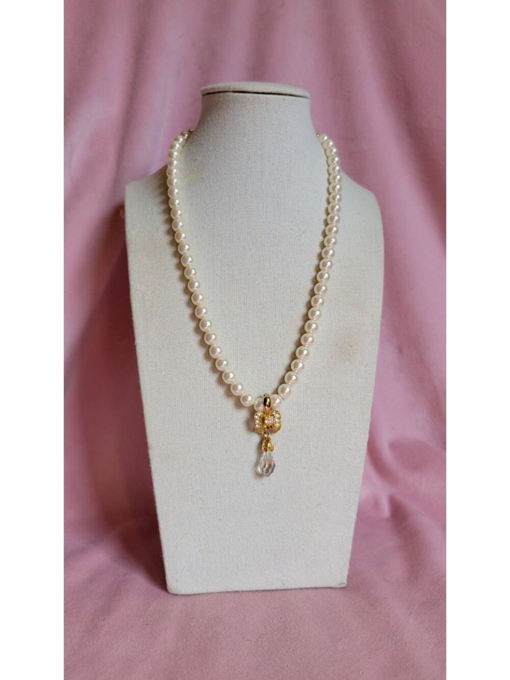 Vintage Avon Gold Tone Crystal Tear drop Faux Pearl Beaded Elegant Necklace N1B